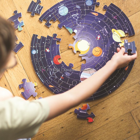 Kulaté podlahové puzzle Sluneční soustava – 50 dřevěných dílků