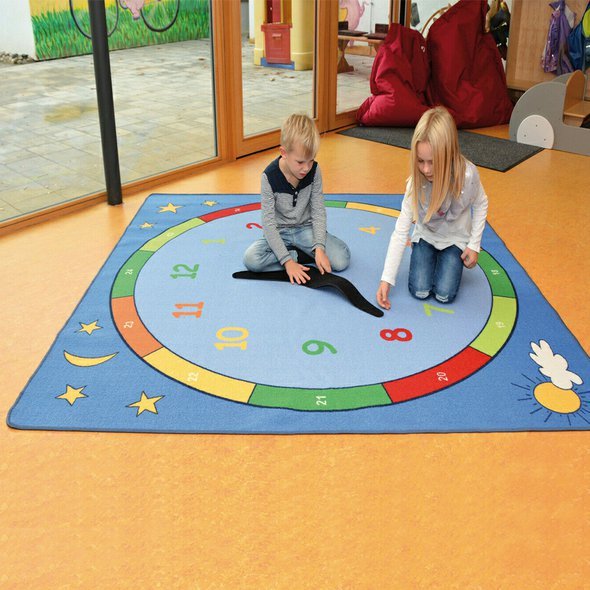 koberec_hodiny_ 200x200cm_hra_s_cisly_a_barvami_B120582_2.jpg