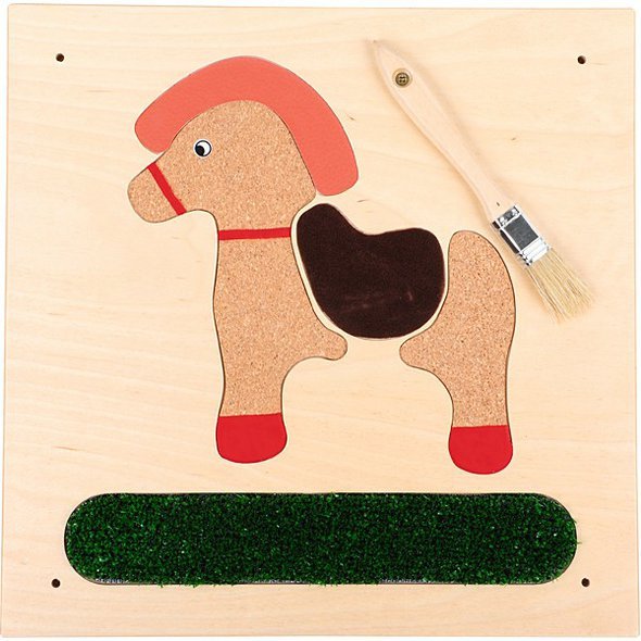 Koník - dekorace a hra na stěnu k poznávání různých povrchů