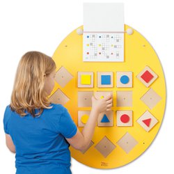 "LoGeo" - didaktická hra na stěnu s tvary a barvami