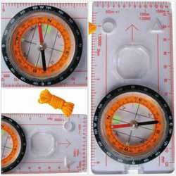 Busola s lupou a měřítkem - pro orientaci a navigaci v terénu