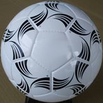 Fotbal ATLETICO 5 - vysoce kvalitní fotbalový míč,  4 vrstvy PE návinu