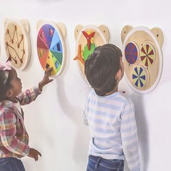 Zatoč a pozoruj a další nástěnné hry