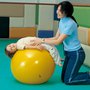 Gymnastický míč - Ø 65 cm, pro cvičení a rehabilitaci dětí