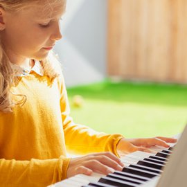 Klavíry, piana & klávesy