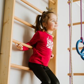 Ribstoly a žebřiny pro školy