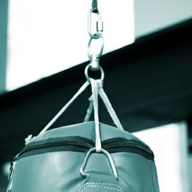 Závěsná zařízení – uchycení boxovacích pytlů a hrušek