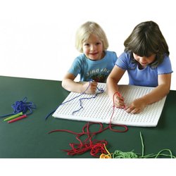 Vyšívací deska velká - hra na koordinaci oko-ruka