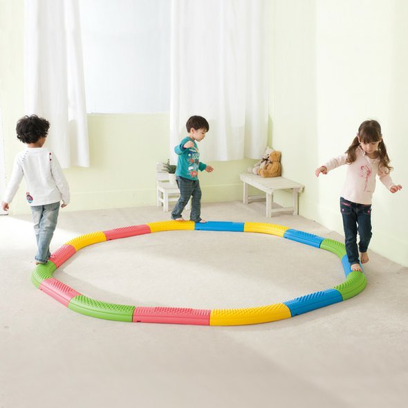 Hmatová cesta - hra na koordinaci a rovnováhu