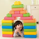 Mladý stavitel - dětská stavebnice s velikými barevnými cihlami