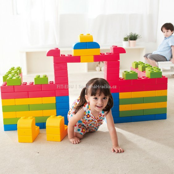 Q-Blok - dětská stavebnice s velikými barevnými cihlami