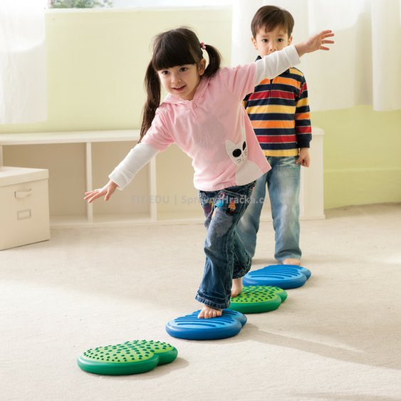 Balanční obláčky - hra k procvičování plochých nohou dětí